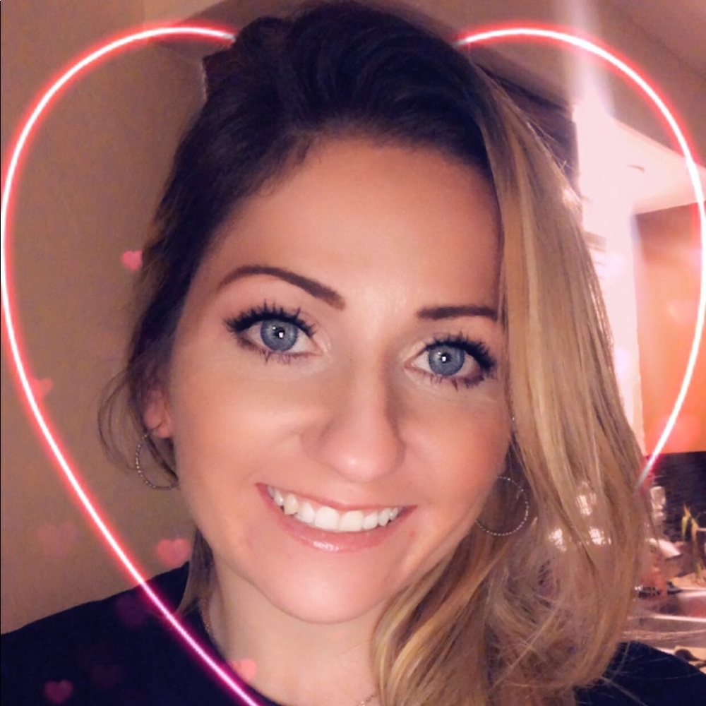 Meet your Posher, Corie